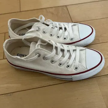 CONVERSE 화이트 로우컷 스니커즈