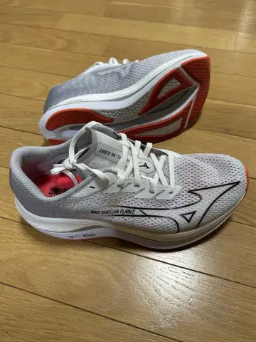 Mizuno Wave Rebellion Flash