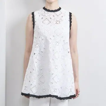 크로시 자수 슬리브리스 니트 UNITED ARROWS