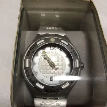 [한정판] Swatch 007 실버 시계