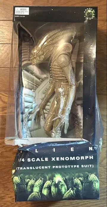 NECA ALIEN 1/4 XENOMORPH (TRANSLUCENT