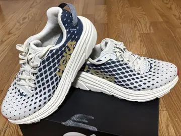 HOKA 러닝화 화이트/네이비