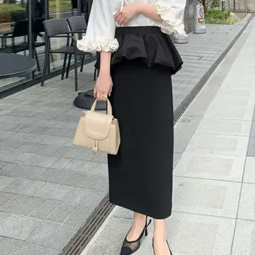 새상품급 fit more 핏모아 페플럼 타이트 스커트 프릴 도킹