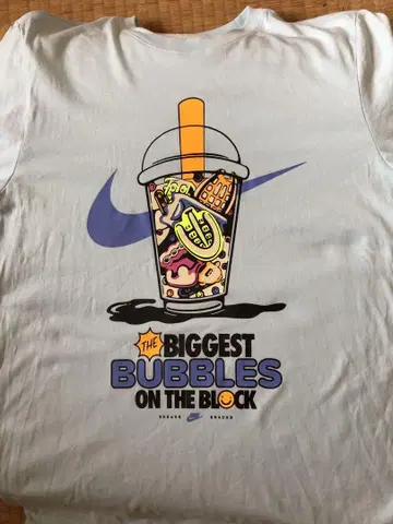 Nike T셔츠 THE BIGGEST BUBBLES