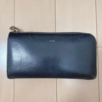 A.P.C. 가죽 장지갑