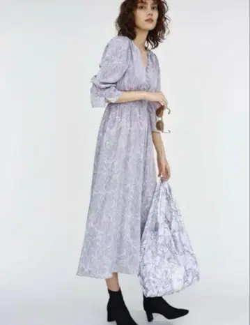스나이델 라인 플라워 허리 개더 원피스