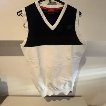 New Balance 니트 베스트 화이트/블랙