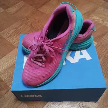 HOKA 핑크 터콰이즈 스니커즈