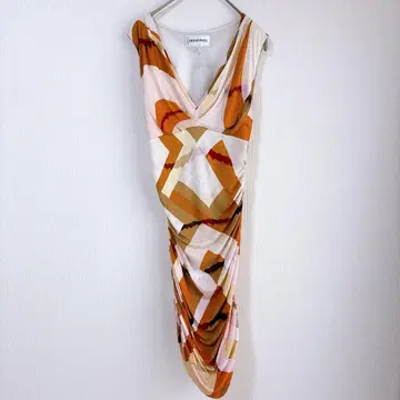 EMILIO PUCCI 에밀리오 푸치 아름다운 실루엣 원피스 기하학
