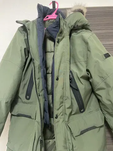 MK TRAVEL 후드 부착 다운 자켓 올리브