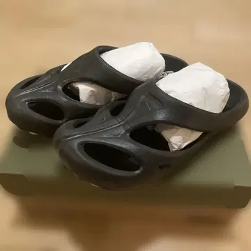 KEEN 블랙 샌들 샨티 28cm