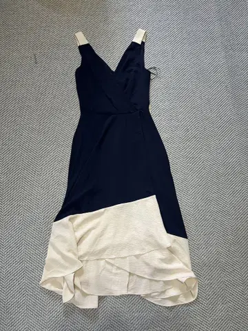 DKNY 네이비 아이보리 랩 원피스