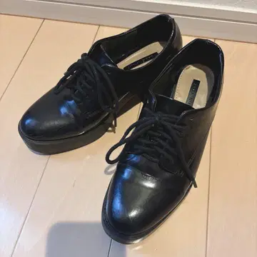 ZARA 레이스업 슈즈