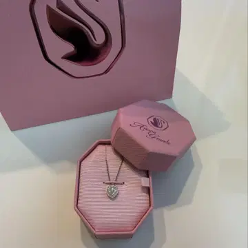 Ariana Grande x Swarovski 하트 펜던트