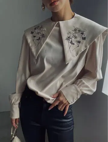 [ 완판템 ] AMERI 블라우스 베이지 3way 자수