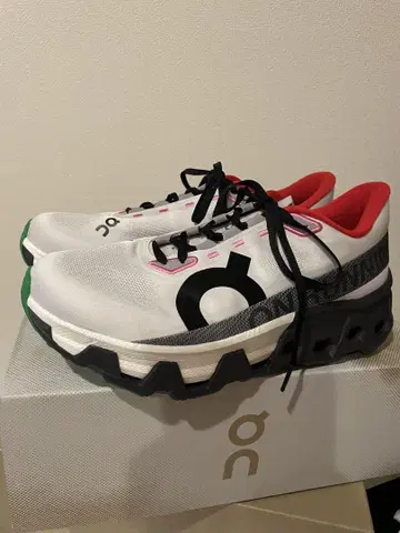On 러닝화 화이트/레드/그린