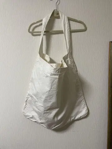 화이트 토트백 파란 볼펜 얼룩 있음