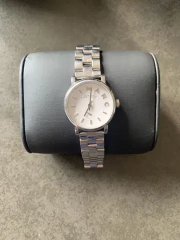 MARC BY MARC JACOBS 실버 시계