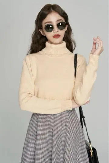 Tnewties [이것은 오웬의 먹이] 터틀넥 스웨터 아이보리