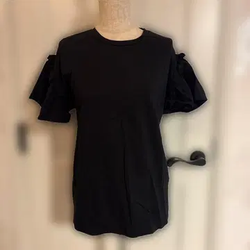 Zara 프릴 소매 블랙 티셔츠 S