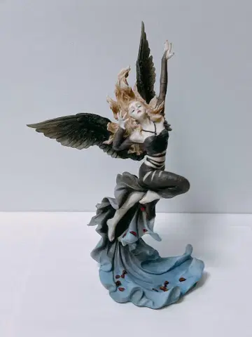 veronese design 피규어 고딕 엔젤