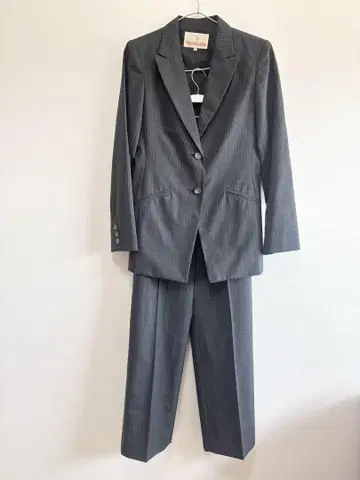 TRESSARDI 그레이 스트라이프 수트 셋업