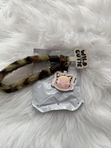 CRYBABY Wild but Cutie 시리즈 폰 참 Camo