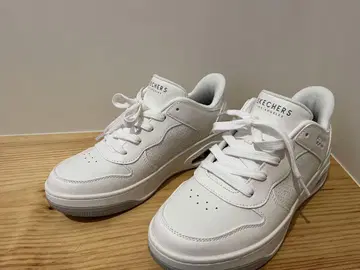 SKECHERS 화이트 스니커즈
