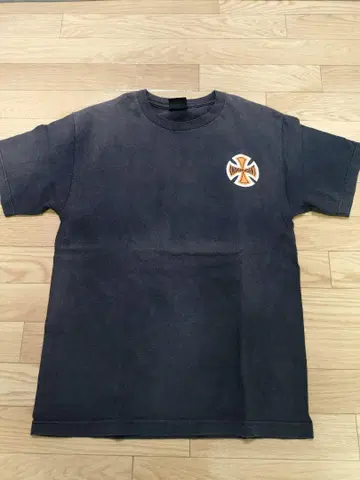 INDEPENDENT 티셔츠 90's NHS 택 페이드