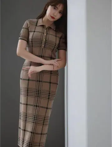 Gold-Buttoned Plaid Knit Dress herlipto