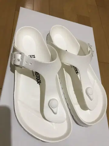 BIRKENSTOCK 샌들