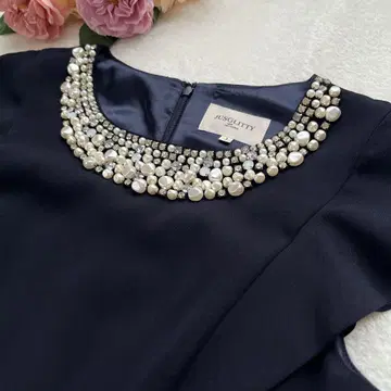 [ JUSGLITTY Luxe ] 비쥬 펄 절개 원피스 네이비 새상품급