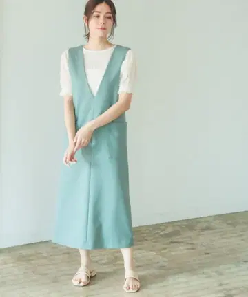 민트 그린 V넥 슬리브리스 원피스