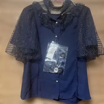 네이비 프릴 펄 버튼 반팔 블라우스 M