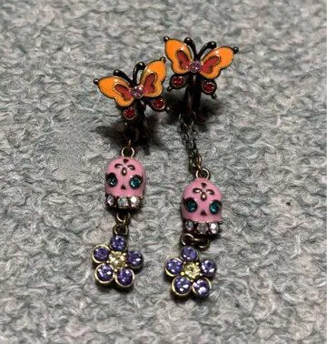 ANNA SUI 스컬 귀찌