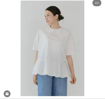 yori 스캘럽 헴 플레어 트리코 티셔츠