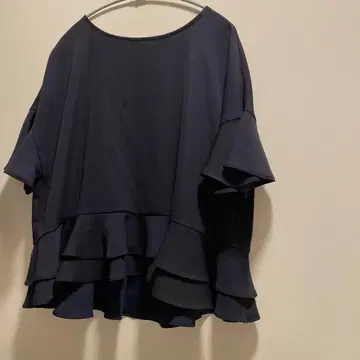 네이비 프릴 밑단 상의 반팔 페플럼 felice 페리체 very