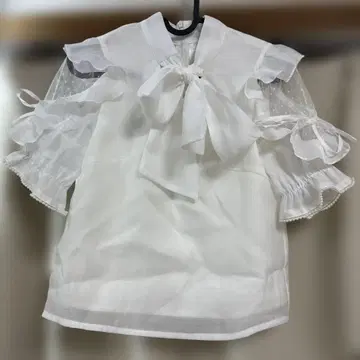 Evelyn 어깨 프릴 리본