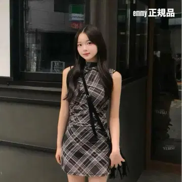 정품 emmy 슬리브리스 체크 타이트 미니 원피스