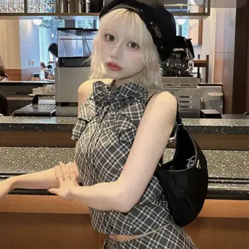 리본 체크 슬리브리스 블라우스