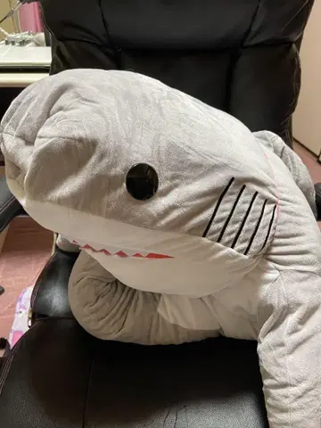 GIGO 한정 데카모후 샤크 봉제인형 그레이입니다.