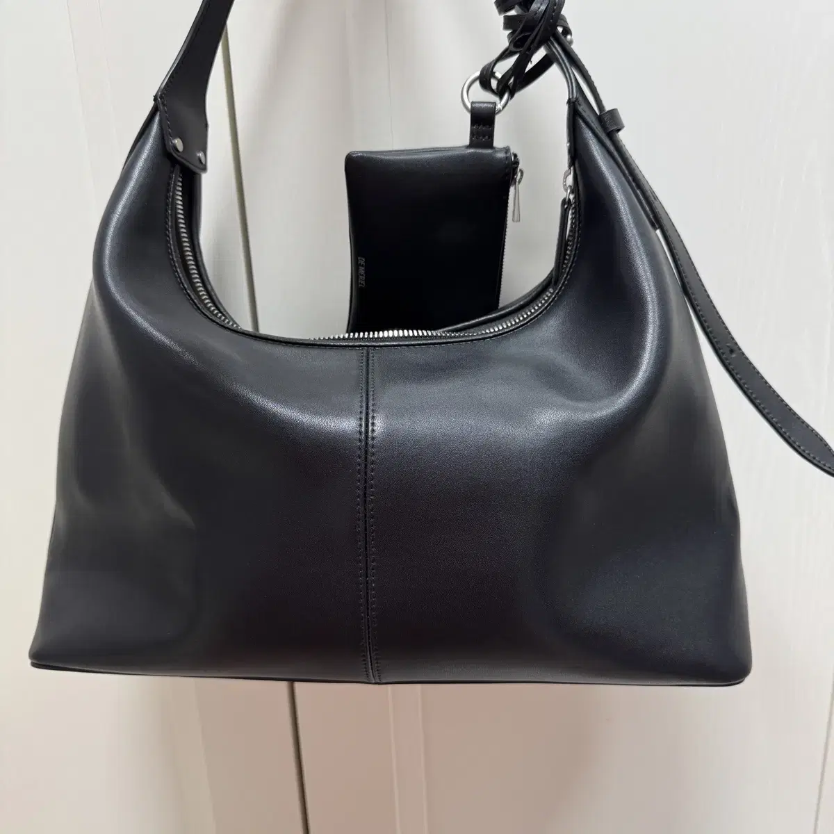 Like New) De Meriel Veneta Hobo Bag Medium Black Shoulder Like New) De Meriel Veneta Hobo Bag Medium Black Shoulder