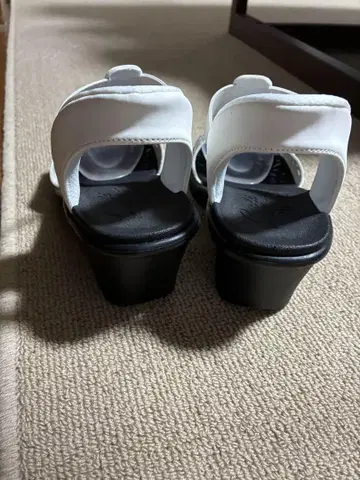 스케쳐스 샌들