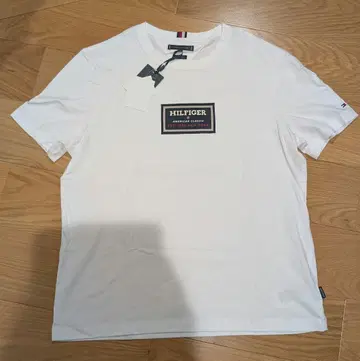 TOMMY HILFIGER 화이트 티셔츠 XL 사이즈