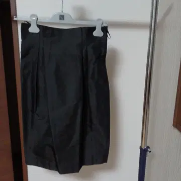 JIL SANDER 블랙 무릎 기장 타이트 스커트
