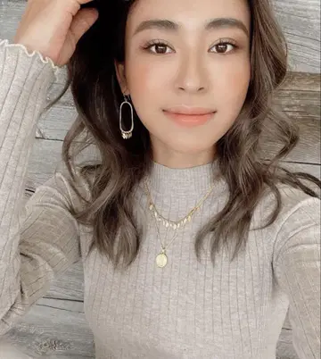 ALEXIA STAM 골드 리프 목걸이