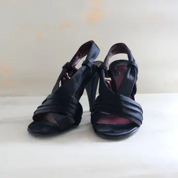 끌로에 새틴 샌들