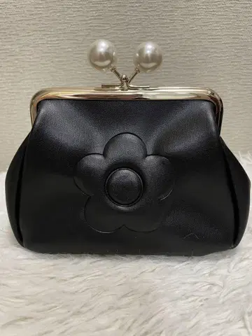 Mary Quant 마리콴트 펄 키스락 파우치