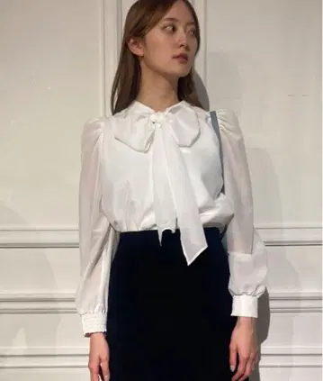 새상품급 셀포드 보우타이 리본 플레어 블라우스 긴팔 2way 화이트 S
