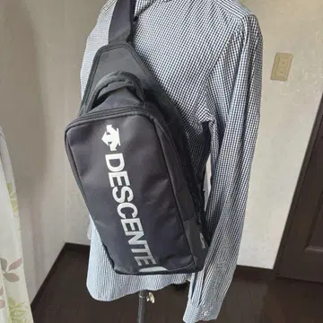 새상품급 데상트 (DESCENTE) 바디백